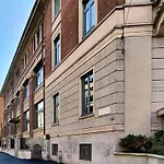 Modern Retreat In The Heart Of Milan